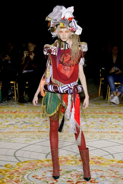 Look 10